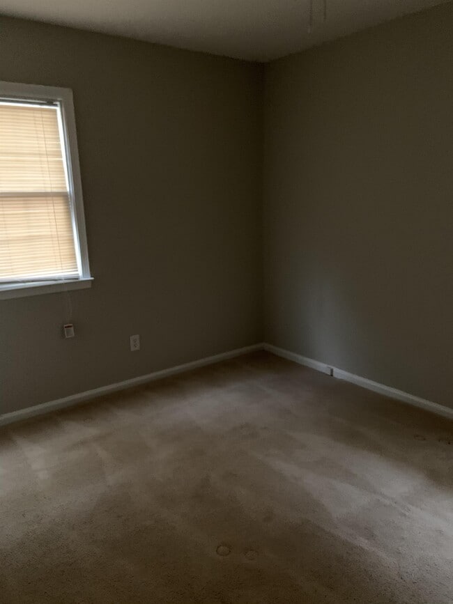Building Photo - 405 E Moon Cir