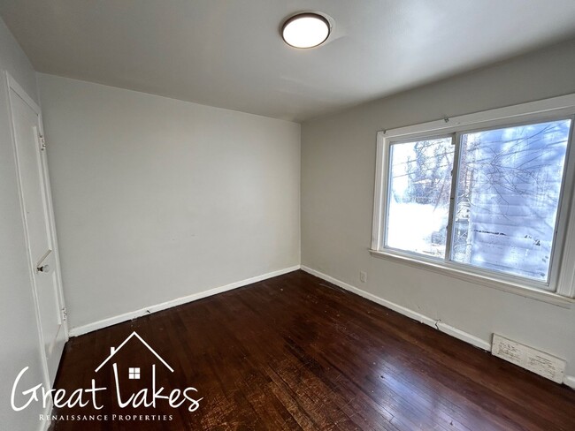 Building Photo - Charming 2 Bedroom 1 Bathroom now available for rent