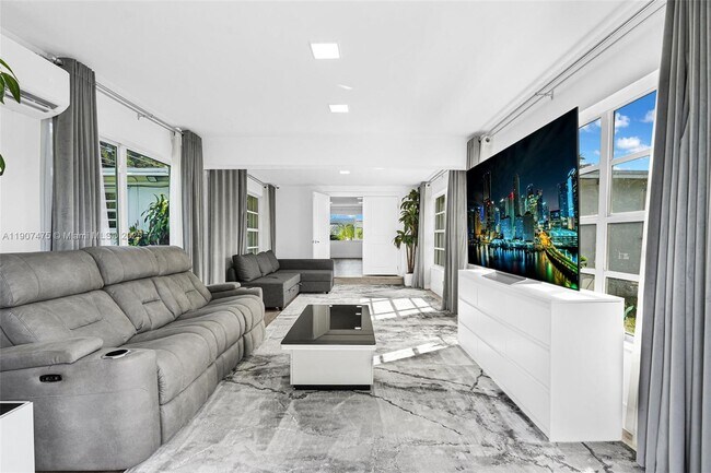 Building Photo - 1420 S 24th Terrace