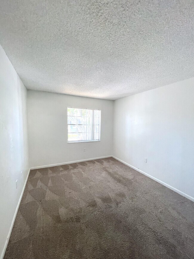 Building Photo - 2565 N Alafaya Trail