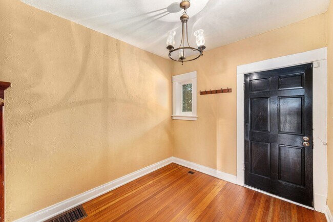 Building Photo - Stately Brick Denver Square Near City Park!