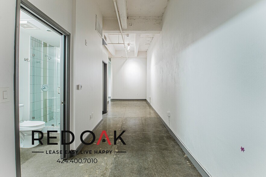 Building Photo - 430 S Broadway