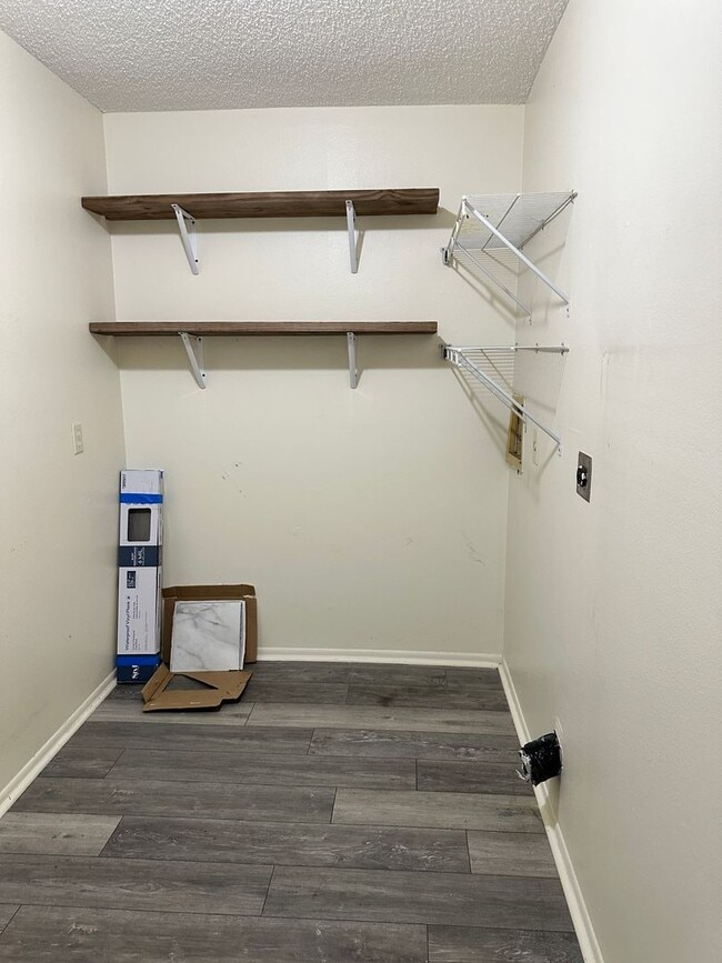 Building Photo - 11151 Pendleton Ave