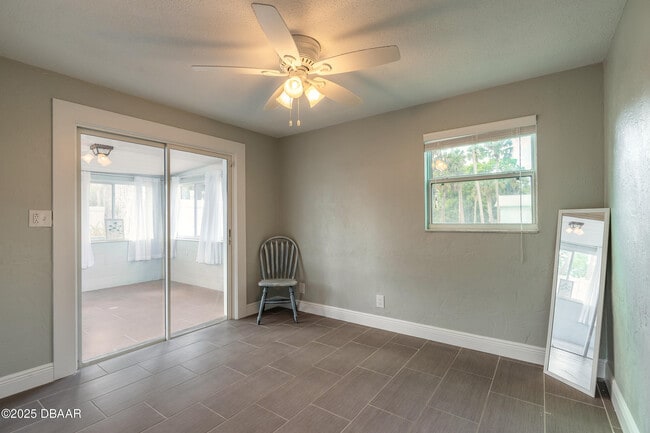 Building Photo - 5028 Palmetto St