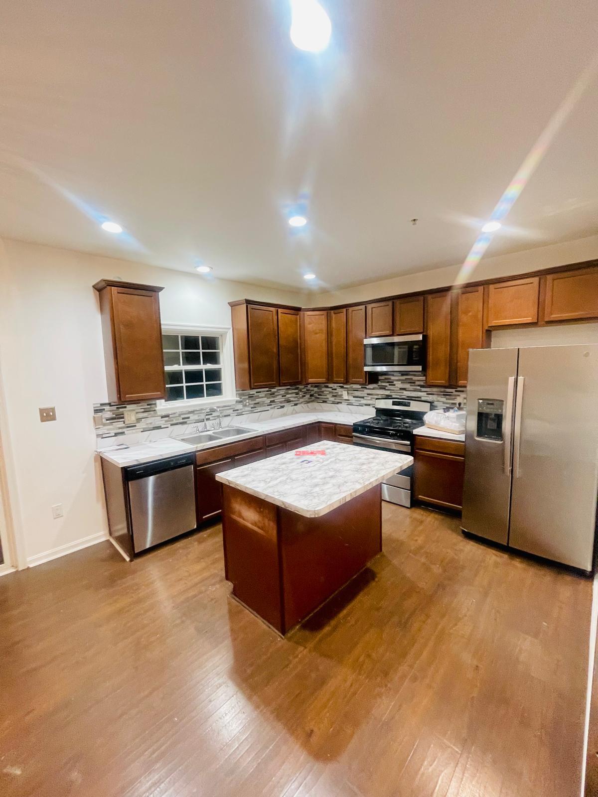 shared kitchen - 10340 Bridle Ct