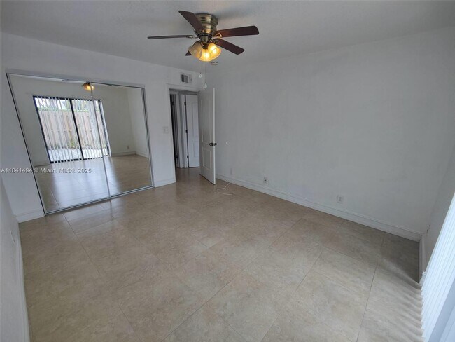 Building Photo - 616 Executive Center Dr
