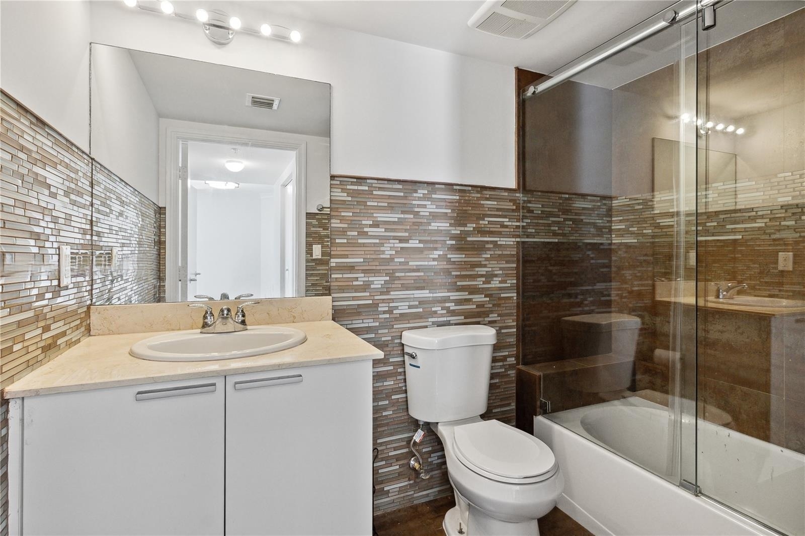 Building Photo - 16699 Collins Ave