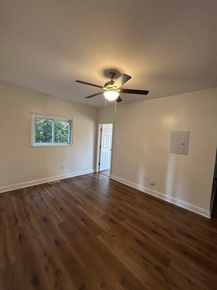 Building Photo - 1202 W Elm St