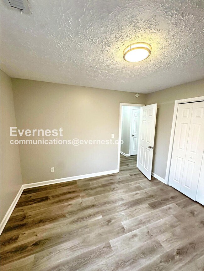 Building Photo - 55 Bramble Bush Trail