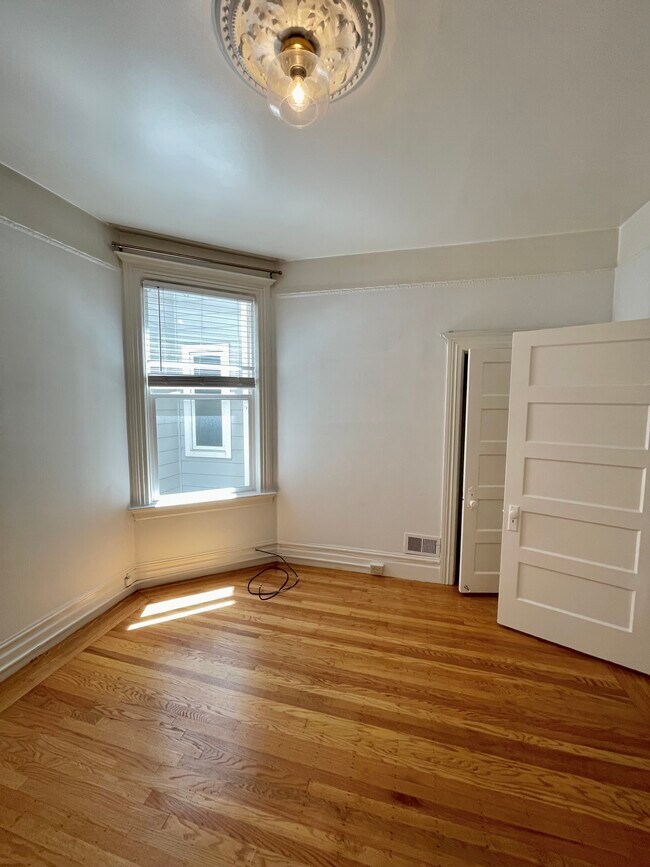 Building Photo - 2632 Post St