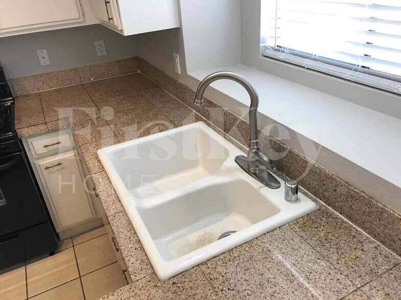 Building Photo - 7011 Encore Way