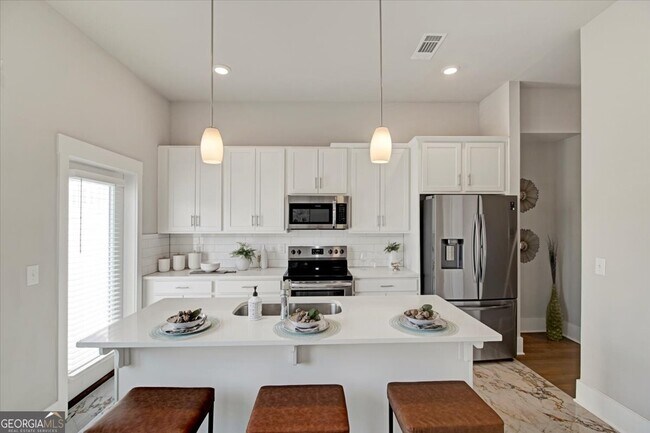 Building Photo - 2030 Main St NW