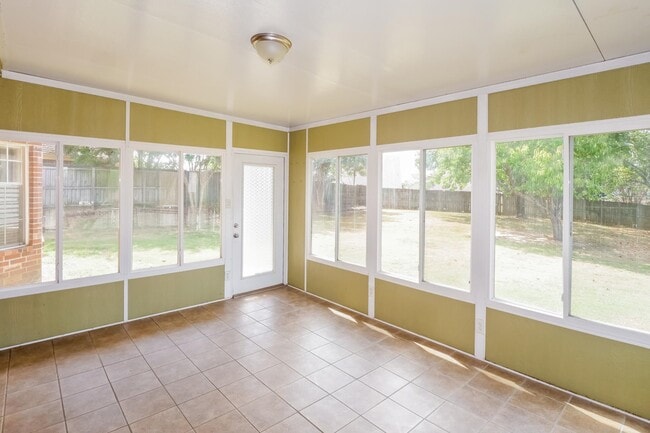 Building Photo - 1135 Mossy Knoll Dr