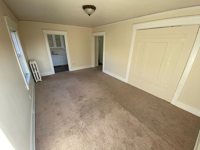 Building Photo - Queen Anne Arms