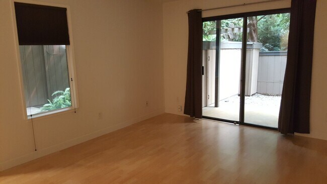 Building Photo - Lovely 1bd. Ground-Level Condo in Cotati