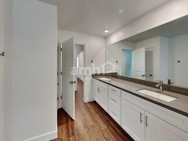 Building Photo - 10186 W Oleta Ave