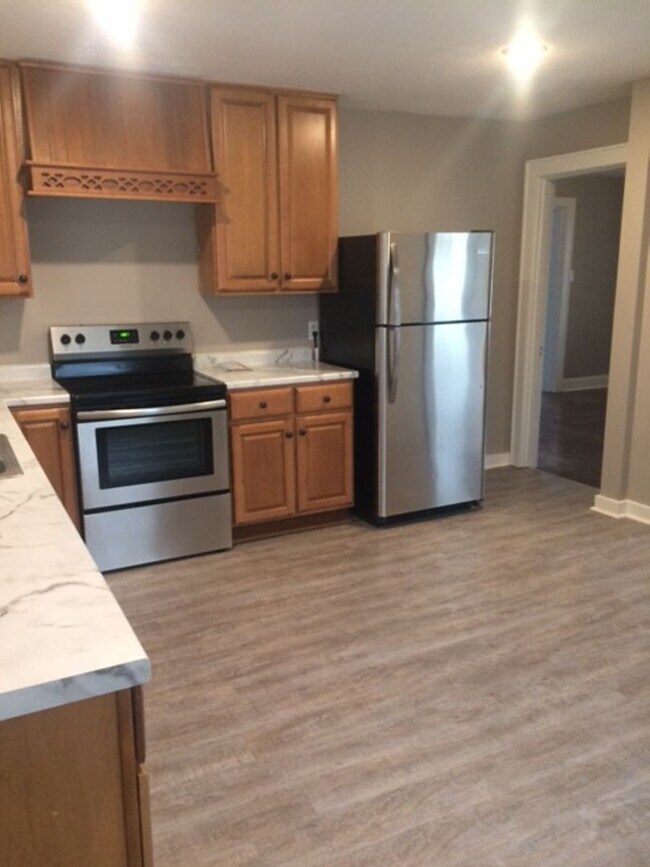 Building Photo - *605 MEADOWLAWN AV*-BG CITY SCHOOLS- $1595...