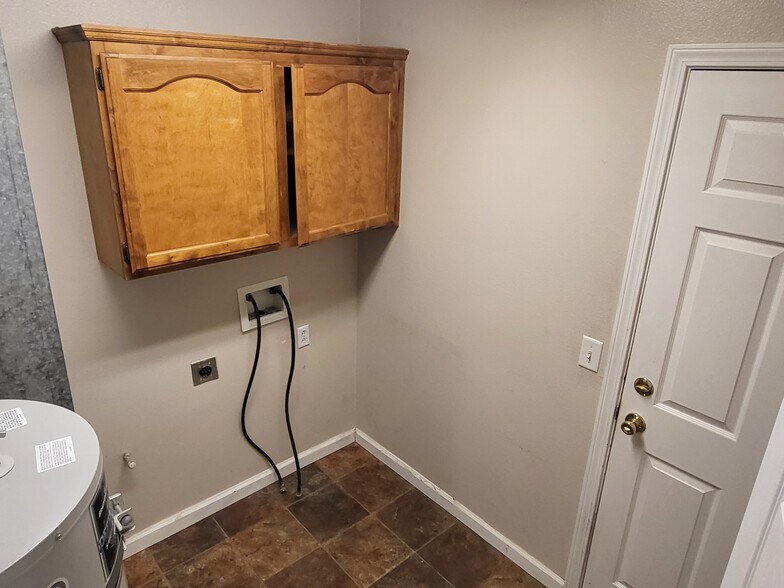 Laundry Room - 49739 Road 426
