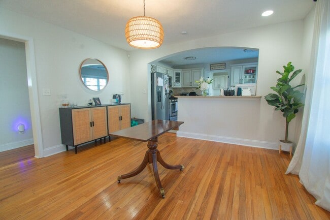 Building Photo - 2 Bedroom 2 Bathroom with Optional Bonus in Haymount