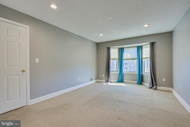 Building Photo - 268 Kempsey Dr