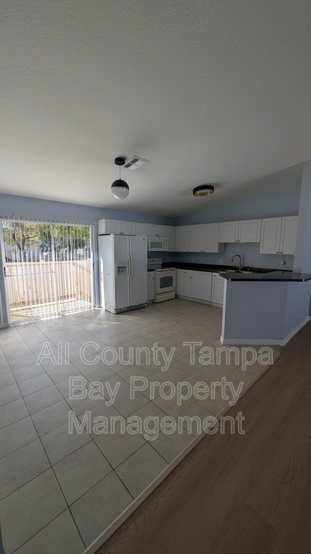 Building Photo - 1716 W Flora St