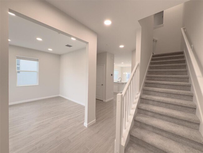 Building Photo - 640 Pothos St