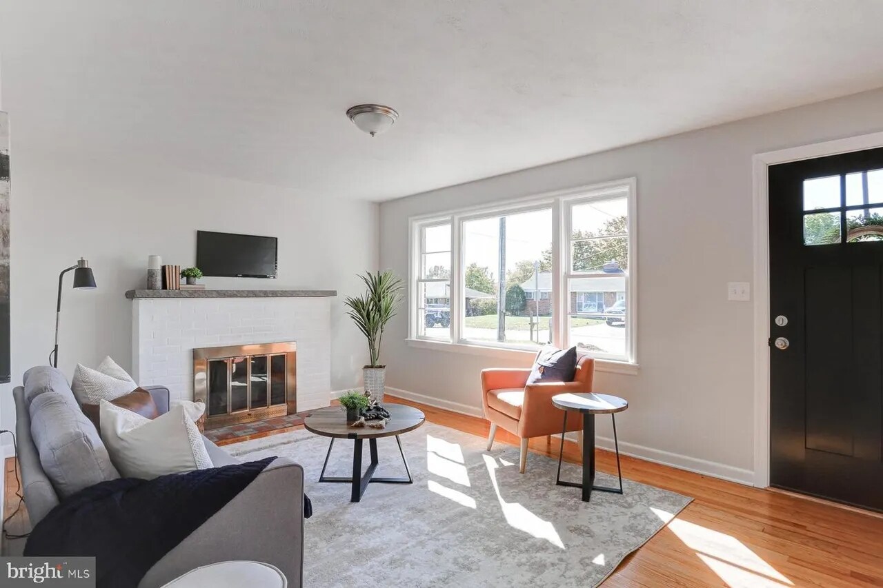 Front Living Room - 2360 Sycamore Rd