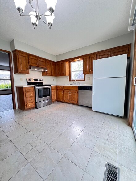 Building Photo - 1220 SE 8th St