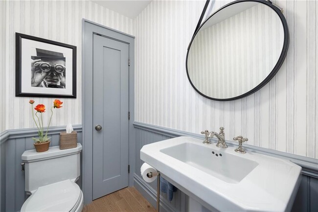 Building Photo - 9 Anthony St