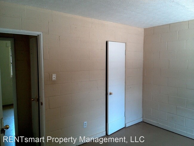 Building Photo - 2213 13th Ave