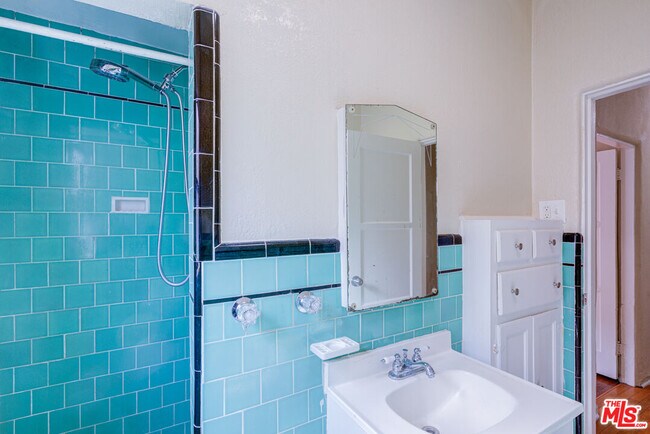 Building Photo - 1492 Silver Lake Blvd