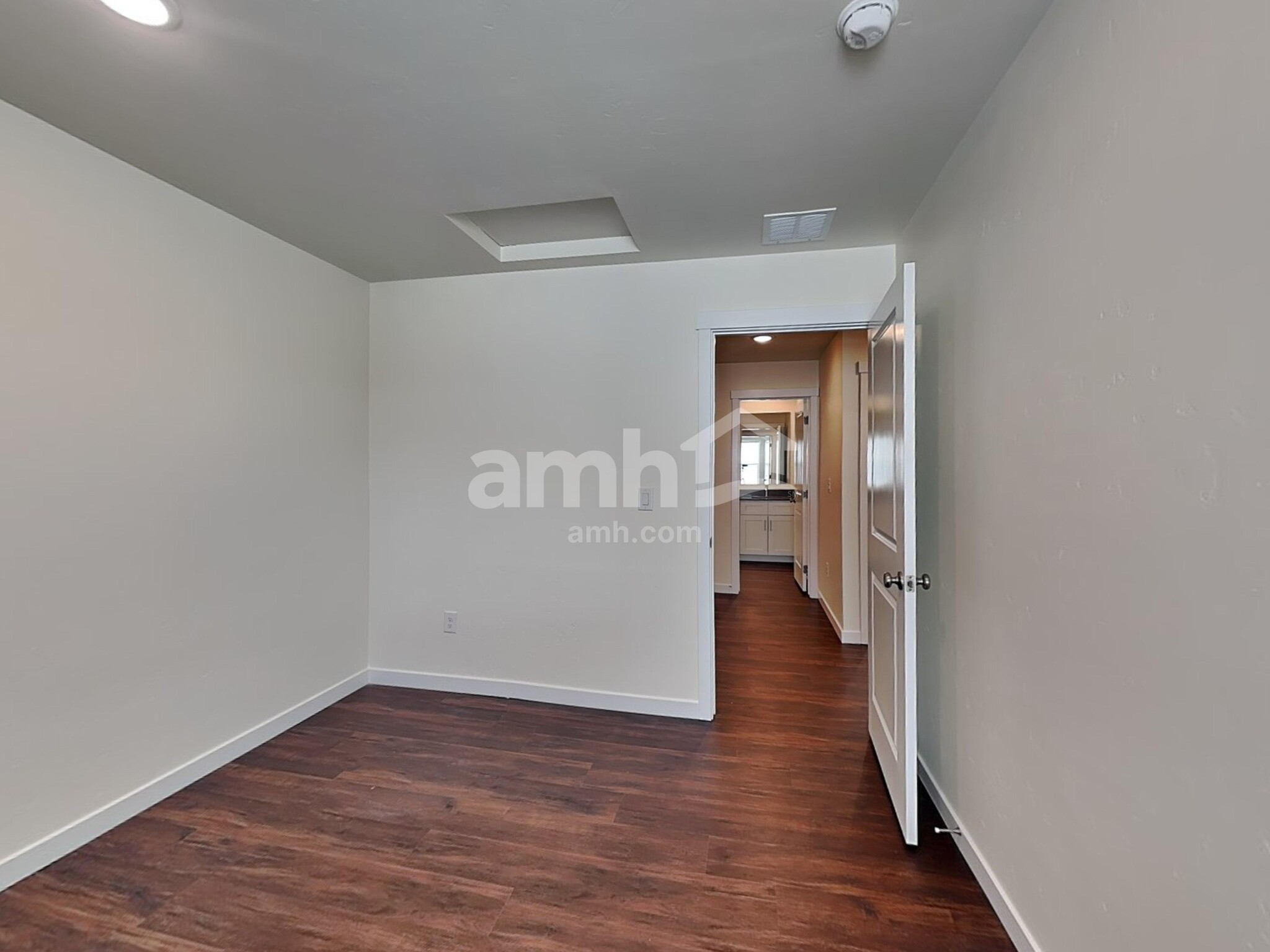 Building Photo - 1528 N Garnet Creek Ave