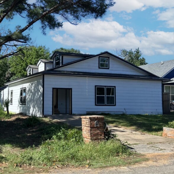 Primary Photo - 1051 Dubois St