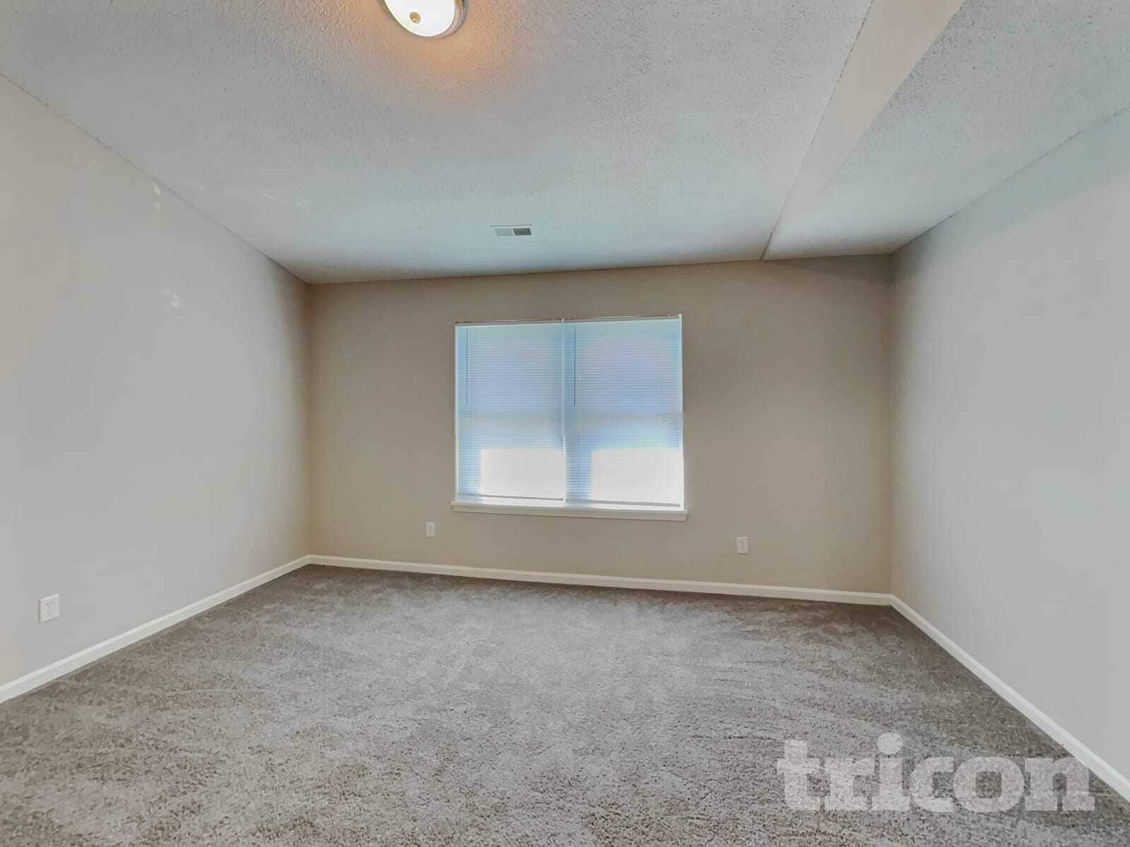 Building Photo - 9825 Rhodes Ln