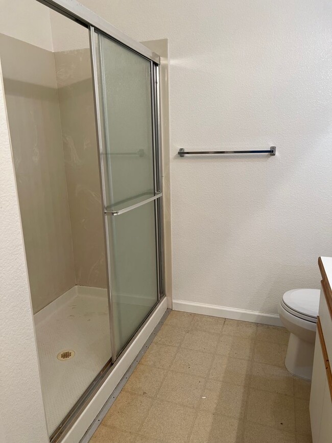 Building Photo - 2598 Oak Rd