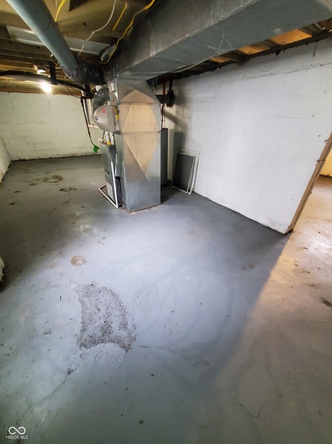 Building Photo - 404 N Riley Ave