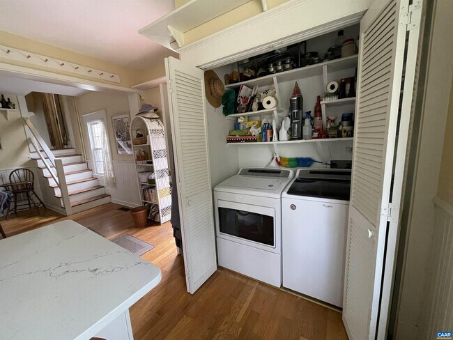 Building Photo - 954 Old Lynchburg Rd