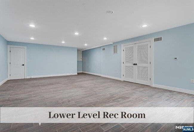 Building Photo - 230 Hillcrest Rd