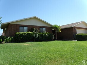 Building Photo - Beautiful 3 Bedroom Home in Bloomington Hills