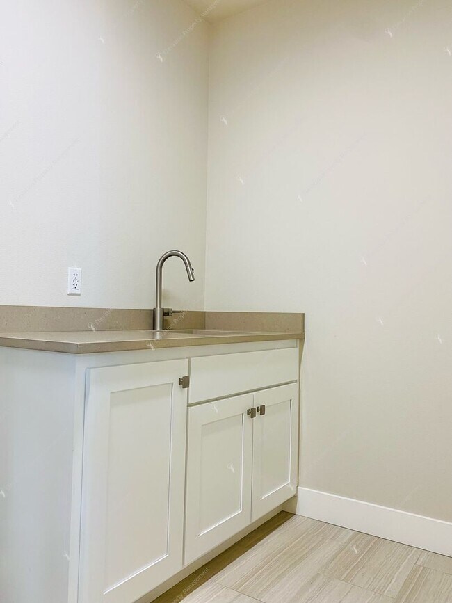 Building Photo - Luxury Single-Level 3BR - 3.5BA Living in Tetherow