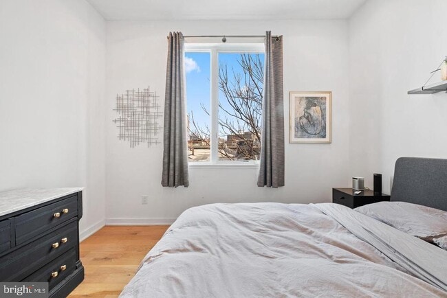 Building Photo - 1617 Hope St