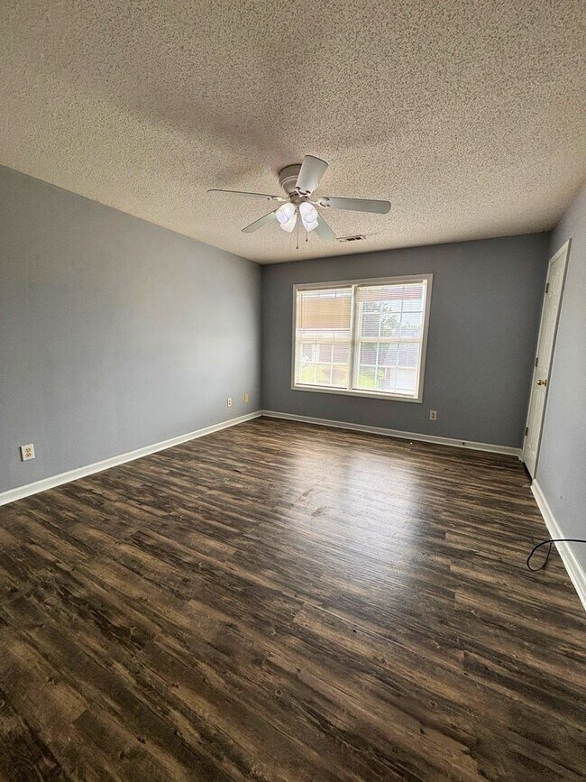 Building Photo - 216 Springfield Cir