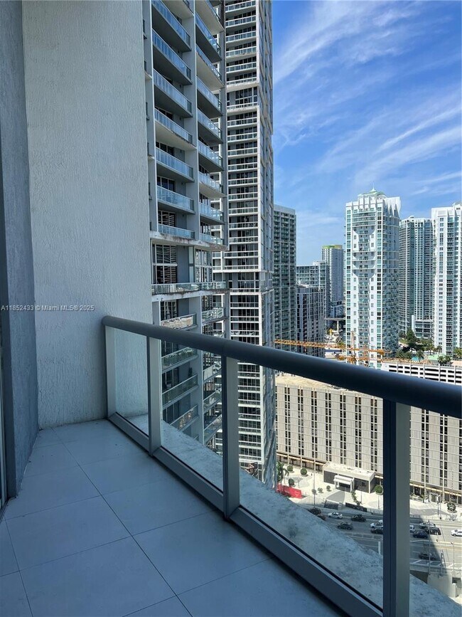 Building Photo - 465 Brickell Ave