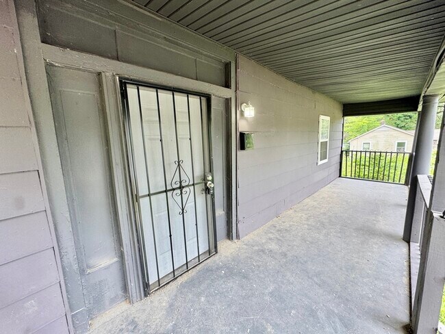 Building Photo - 1584 Rayburn St