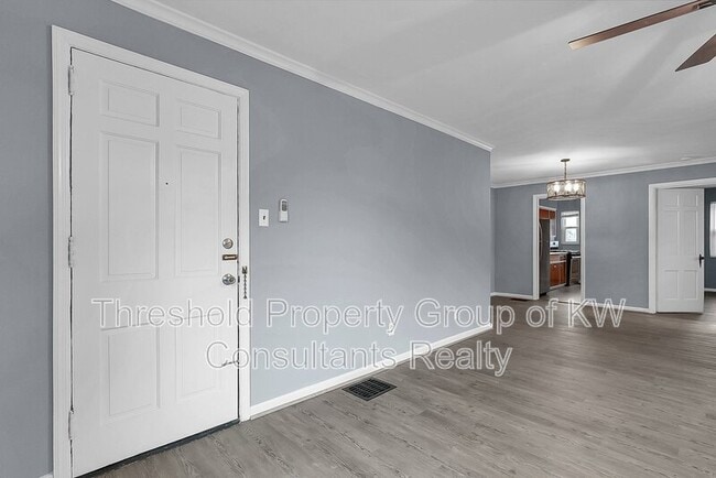 Building Photo - 851 Kenwick Rd
