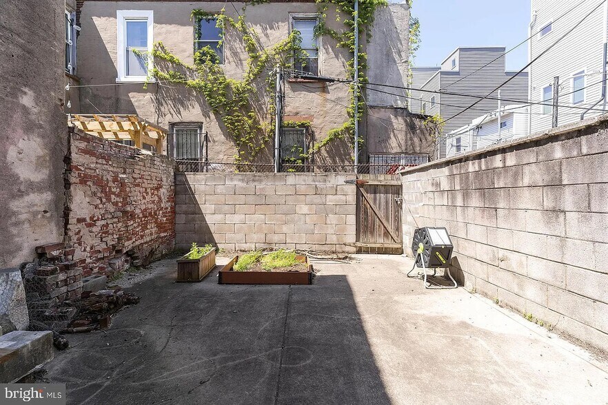 Building Photo - 1636 S 21st St