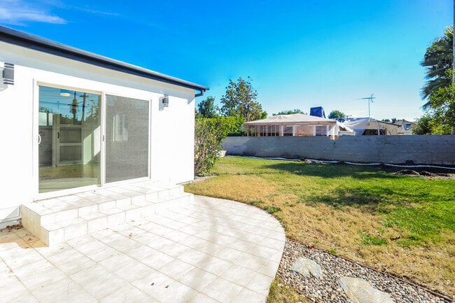 Building Photo - 5826 Jamieson Ave