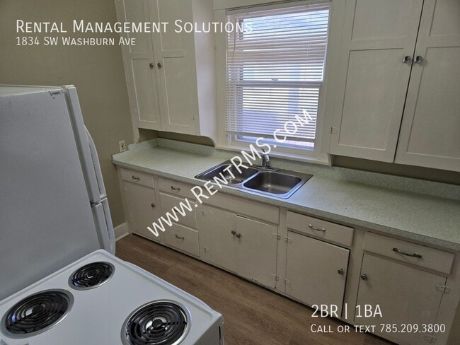 Building Photo - 1834 SW Washburn Ave