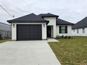 Building Photo - 99 Carolyn Dr