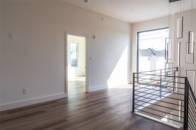 Building Photo - 5614 Larkin St